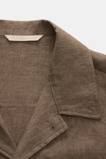 Briglia 1949 Linen overshirt 'John' brown mottled close-up from above showing collar and fabric texture.  
<p>Add some Italian flair to your wardrobe with the overshirt 'John' from the label BRIGLIA 1949: A casual cut in linen, patched breast pockets and 