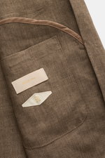 Close-up front view of Briglia 1949 Linen overshirt 'John' brown mottled showing patch breast pocket and label stitching.

<p>Add some Italian flair to your wardrobe with the overshirt 'John' from the label BRIGLIA 1949: A casual cut in linen, patched bre