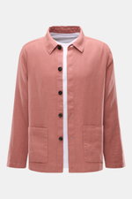 Vorderansicht des 04651/ A trip in a bag Overshirt 'Linen Jacket' mauve aus weichem, reinem Leinen mit Slim Fit, Umlegekragen, Knopfleiste und Fronttaschen.