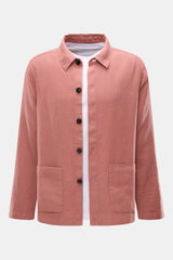 Vorderansicht des 04651/ A trip in a bag Overshirt 'Linen Jacket' mauve aus weichem, reinem Leinen mit Slim Fit, Umlegekragen, Knopfleiste und Fronttaschen.