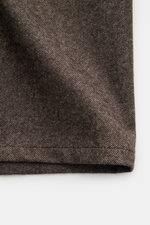 Close-up angled view of the finely woven, soft fabric texture of the Marco Pescarolo Overshirt 'Urus' brown melange made of cashmere and cotton blend.

<p>MARCO PESCAROLO impresses with the traditionally Italian-made overshirt 'Urus', naturally combining 