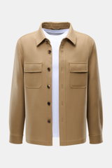 Tom Ford Overshirt camel aus Schurwolle mit Seide, feinem Gabardine, Slim Fit, frontale Perspektive, Umlegekragen, Knopfleiste, Brusttaschen mit Patte, Sportmanschette, gerader Saum mit Saumschlitzen, softer Griff.