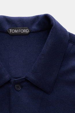 Tom Ford Cashmere Overshirt navy in Nahaufnahme von oben, reiner Cashmere, Slim Fit, Umlegekragen, Brusttasche, französische Knopfleiste.