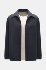 A.P.C. Overshirt 'Malaury' navy, frontal fotografiert, Mix aus Schurwolle und Microfaser, Regular Fit, Umlegekragen, Knopfleiste, Brusttasche, Manschetten, gerundeter Saum, leicht griffige Haptik.