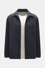 A.P.C. Overshirt 'Malaury' navy, frontal fotografiert, Mix aus Schurwolle und Microfaser, Regular Fit, Umlegekragen, Knopfleiste, Brusttasche, Manschetten, gerundeter Saum, leicht griffige Haptik.