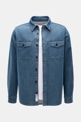 A.P.C. Jeans-Overshirt rauchblau aus Baumwoll-Denim, Slim Fit, Kent-Kragen, aufgesetzte Brusttaschen, Sportmanschetten, Frontansicht.