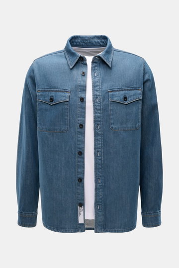 A.P.C. Jeans-Overshirt rauchblau aus Baumwoll-Denim, Slim Fit, Kent-Kragen, aufgesetzte Brusttaschen, Sportmanschetten, Frontansicht.