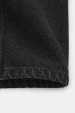 Close-up of sleeve hem detail of Stone Island Denim Overshirt dark grey, photographed from the front, showing denim pure cotton, typical material structure, slim fit, robust two-way zipper, turn-down collar, patch chest pocket, compass badge on upper arm,