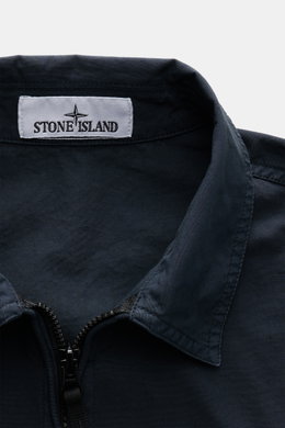 Close-up front view of Stone Island Overshirt 'Canvas' navy showing turn-down collar, robust two-way zipper, and Stone Island label inside collar. Robust utility look with iconic character: This overshirt by STONE ISLAND impresses with canvas made from pu