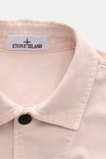 Alt tag (125 characters max): Close-up front view of Stone Island Overshirt Dusky Pink collar with label, button, and textured pure cotton fabric.

Description:  
<p>Timeless layering essential: The STONE ISLAND overshirt complements autumn and winter loo