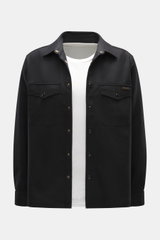 Belstaff Overshirt 'Castle' schwarz aus reiner Wolle, Slim Fit mit Umlegekragen, Druckknopfleiste, Brusttaschen, Logo-Patch, frontal fotografiert.