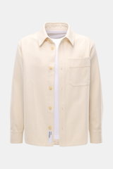 A.P.C. Overshirt sand meliert aus reinem Baumwoll-Denim, garment dyed, Regular Fit, mit Umlegekragen, Brusttasche, Knopfleiste, Ärmelknöpfen, Rückenpasse, frontal fotografiert.