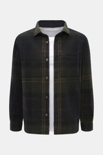 Front view of Barbour Overshirt 'Woodlane' khaki/navy kariert with classic Canadian lumberjack check pattern, soft brushed wool-mix, six-button placket, collar, chest and slanted welt pockets, buttoned cuffs, and tonal lining, styled over a white t-shirt.