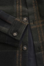 Close-up front view of Barbour Overshirt 'Woodlane' khaki/navy kariert in soft brushed wool-mix with classic plaid, button placket, and cuff detail.

Description: <p>Kanadisches Holzfällerkaro, neu gedacht: Der gebürstete Woll-Mix fühlt sich weich an, h