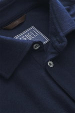 Fedeli Cashmere Overshirt 'Niky' navy in Slim Fit, Detailaufnahme von oben zeigt Umlegekragen, Knopfleiste und weiche Cashmere-Strickqualität.