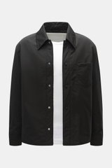 Ami Paris Overshirt schwarz, frontale Nahaufnahme, Regular Fit, Microfaser, Druckknopfleiste, Umlegekragen, Brusttasche mit Logo, Ärmel mit Knopf, tonales Futter.