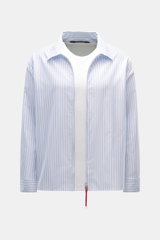 Front view of Jacquemus Light blue/white striped overshirt made of pure cotton oxford, slightly textured, oversized fit, turn-down collar, two-way zipper with decorative J-hook, classic sport cuff, and subtle logo stitching.