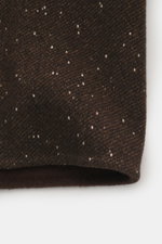 Nahaufnahme des braun melierten Percival Overshirts aus Wolle, Microfaser, Baumwolle, Slim Fit, Umlegekragen, Brusttasche, softer Futterstoff, leicht griffig, frontal fotografiert.