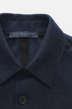 Close-up, top-down view of the Harris Wharf London Cashmere overshirt navy melange collar and buttons, pure cashmere, knitted and felted quality, very soft touch, raw-edge finish, slim fit, five-button placket, turn-down collar, patch chest pockets with f