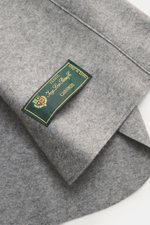 Harris Wharf London Cashmere overshirt grey melange close-up showing pure cashmere fabric, knitted and felted quality, soft touch, raw-edge finish, slim fit, five-button placket, turn-down collar, patch chest pockets with flap, angled welt pockets, sports