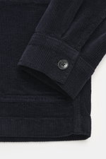 Close-up front-side view of the navy Closed Cord Overshirt 'Atelier' cuff showing cotton corduroy fabric and button.

<p>Casual through the new season: For relaxed combinations, CLOSED presents the modern overshirt 'Atelier' made of cotton corduroy, which