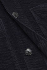 Close-up front view of Closed Cord Overshirt 'Atelier' navy in cotton corduroy showing button, pocket, and fabric texture.

Description: <p>Casual through the new season: For relaxed combinations, CLOSED presents the modern overshirt 'Atelier' made of cot