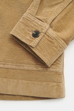 Close-up front view of the light brown Closed Cord overshirt 'Atelier' cuff showing cotton corduroy texture and button detail.

Description:  
<p>Casual through the new season: For relaxed combinations, CLOSED presents the modern overshirt 'Atelier' made 