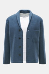 04651/ A trip in a bag Woll-Overshirt 'Boiled' graublau in Frontansicht, Bouclé-Strick aus reiner Schurwolle, gewalkte Qualität, weicher Griff, Raw-Edge-Finish, Slim Fit, Vier-Knopf-Leiste, Schalkragen, aufgesetzte Brusttasche, kurze Saumschlitze, Unconst