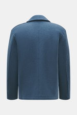Rückansicht des graublauen 04651/ A trip in a bag Woll-Overshirt 'Boiled' aus Bouclé-Schurwolle, Slim Fit, Schalkragen, Raw-Edge-Finish, gewalkte Qualität.