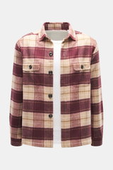 Frontale Ansicht des 04651/ A trip in a bag Flanell-Overshirt beige/bordeaux kariert mit Kent-Kragen, Regular Fit, Knopfleiste, Brusttaschen, weicher Griff, ungefüttert, zwei Innentaschen.