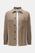 Incotex Overshirt braun, Vorderansicht, Mix aus Schurwolle und Seide, feine Twill-Struktur, edler Seidenglanz, Regular Fit, Umlegekragen, Brusttaschen mit Patte, Fünf-Knopf-Leiste, Ärmelabschlüsse mit Knopf, glatter Griff.