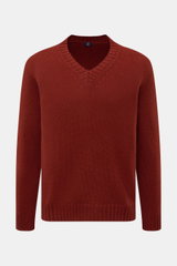 Fedeli V-Neck Pullover rotbraun, frontale Nahaufnahme, Slim Fit, voluminöses Cashmere-Mohair-Gemisch, breiter V-Ausschnitt, mittelfeines Strickbild, breite Rippbündchen, sehr weich.