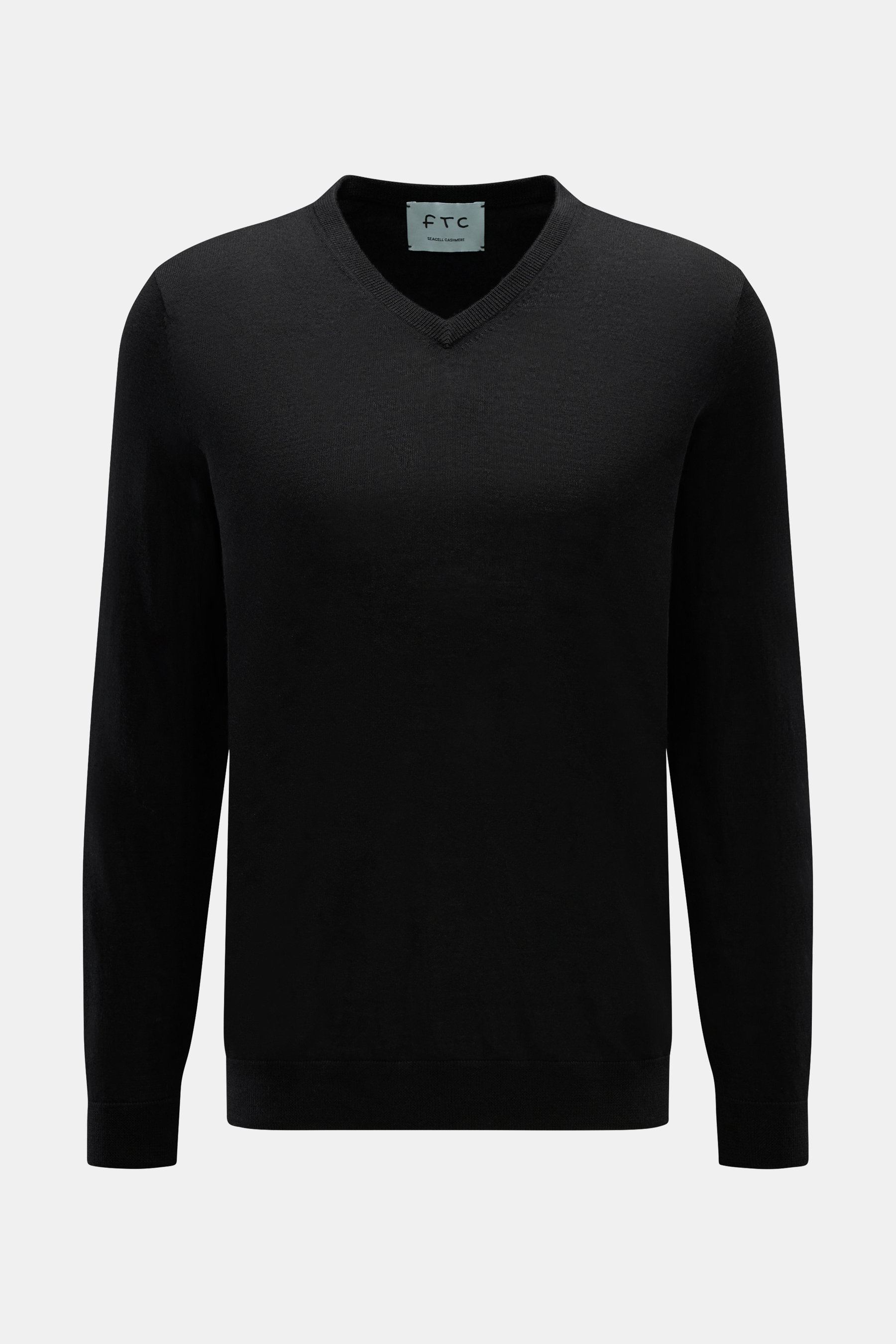 FTC Feinstrick V-Neck Pullover schwarz, Slim Fit, feines Strickbild, V-Ausschnitt, Rippbündchen, aus Cashmere-Lyocell-Mix, frontal fotografiert.
