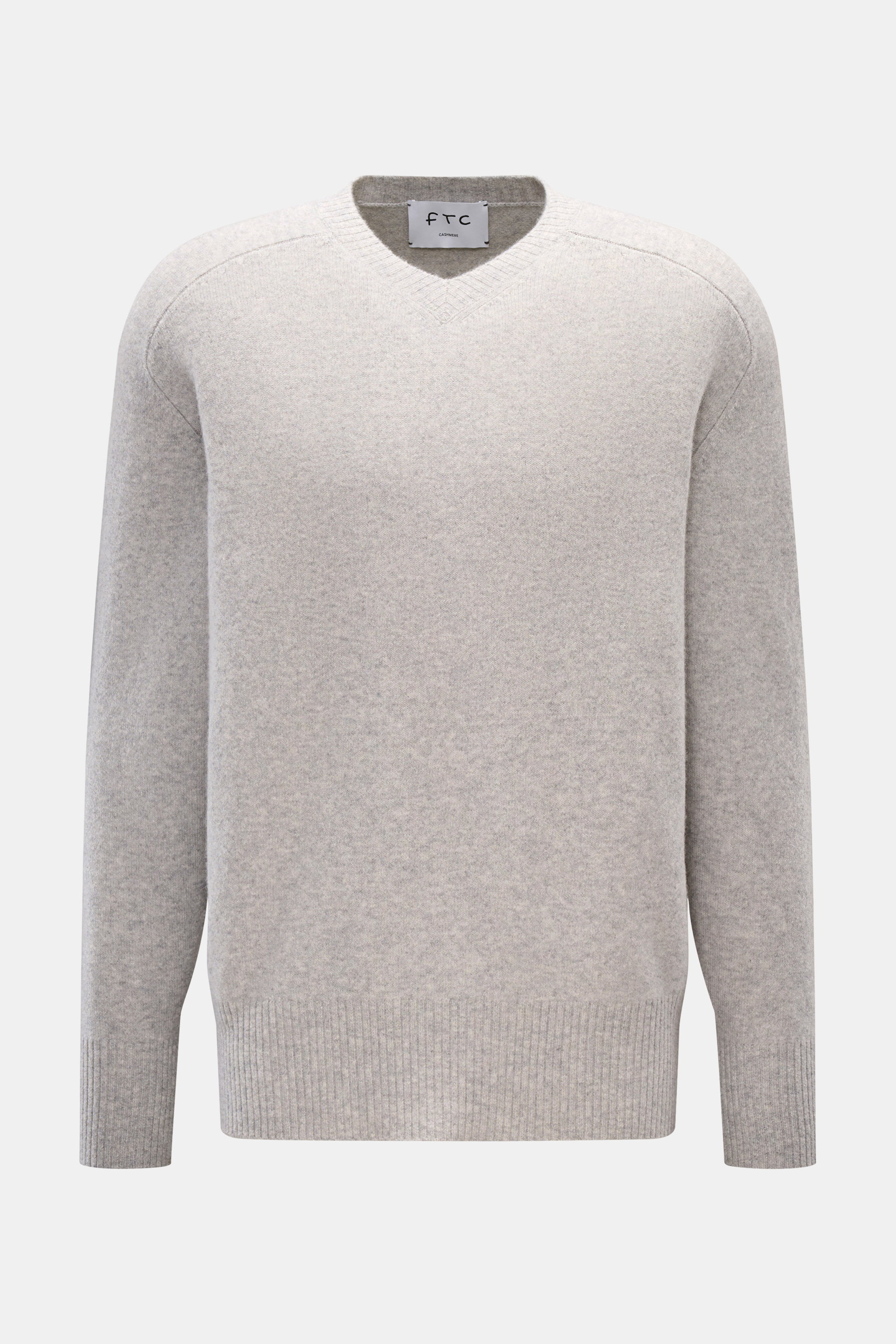FTC Cashmere V-Neck-Pullover grau meliert, frontal fotografiert, reiner Fair-Trade-Cashmere, OEKO-TEX® zertifiziert, hoher Stretch-Anteil, sehr weicher Griff, mittelfeines Strickbild, Regular Fit, V-Ausschnitt, komfortable Rippbündchen.