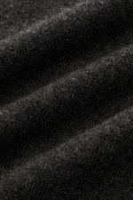 Gran Sasso V-Neck Pullover anthrazit meliert in Nahaufnahme, feines Strickbild, weicher Griff, aus Wolle, Viskose, Cashmere, Regular Fit.