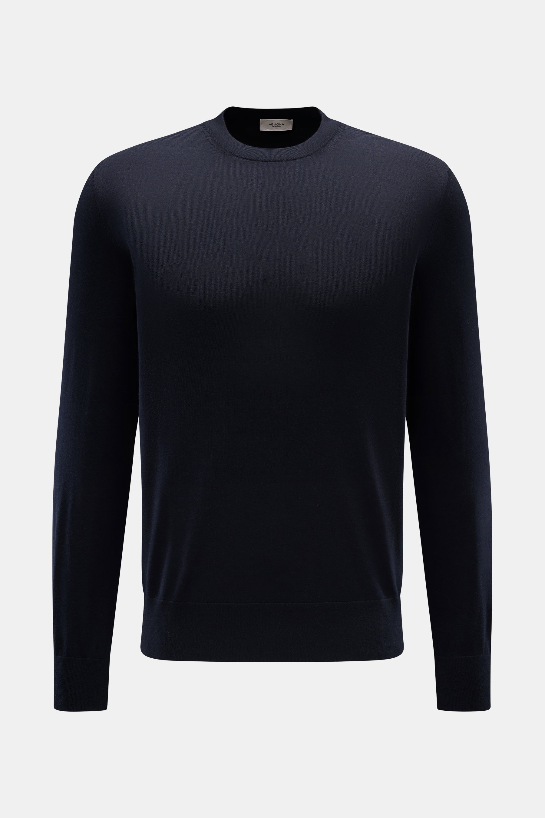 Agnona Rundhalspullover dark navy shown from the front, slim fit with round neckline, made of pure wool with soft touch, fine knit, ribbed cuffs, and Agnona metal label on the back. Stilvolles Layering-Piece für den Frühling: Mit seinem feinen Strickbild 