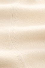 Close-up front view of the von Braun Cashmere V-Neck Pullover creme showing fine knit texture and soft fabric quality.

Description: <p>Geschmeidiges Basic für die kalte Jahreszeit: Der VON BRAUN V-Neck Pullover – gefertigt aus reinem Cashmere aus der M
