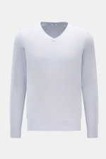 von Braun Cashmere V-Neck Pullover pastellblau, frontal fotografiert, Slim Fit, V-Ausschnitt, reiner weicher Cashmere, feines Strickbild, elastische Rippbündchen