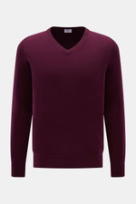 Front view of von Braun Cashmere V-Neck Pullover bordeaux in slim fit, made of pure Mongolian cashmere with soft touch and fine knit.

Description: <p>Geschmeidiges Basic für die kalte Jahreszeit: Der VON BRAUN V-Neck Pullover – gefertigt aus reinem Cashm