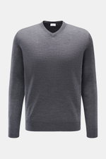 Frontale Nahaufnahme des von Braun Merino V-Neck Pullover anthrazit meliert, Slim Fit Basic mit V-Ausschnitt aus reiner Merinowolle, feinem Strickbild und elastischen Rippbündchen.