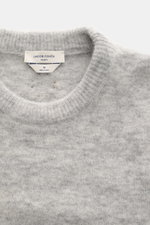 Close-up front view of the grey knitted collar and Jacob Cohen label on the Jacob Cohen Rundhalspullover dunkelblau/creme/grau gemustert.

Description: <p>Sportlicher Luxus für die kalte Jahreszeit: JACOB COHEN präsentiert einen plakativen Pullover aus 