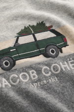 Close-up front view of the Jacob Cohen Rundhalspullover dunkelblau/creme/grau gemustert showing a detailed embroidered green car with a tree on top and "Après-ski" text, made of a warm alpaca blend with a soft, elastic knit and slim fit design.

<p>Spor
