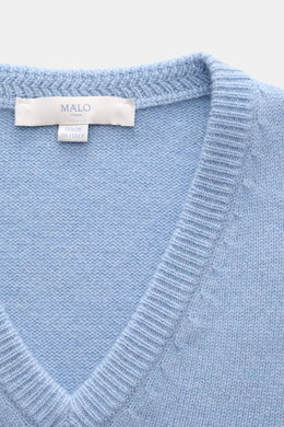 Malo Cashmere V-Neck Pullover hellblau, Detailaufnahme von oben, reiner Cashmere, weicher Griff, mittelfeines Strickbild, Slim Fit, V-Ausschnitt, Rippbündchen