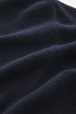 Close-up view of the navy Aida Barni Cashmere V-neck jumper showing fine knit pattern and soft pure cashmere texture.

The Aida Barni Cashmere V-neck jumper navy is a luxury-class essential from the Italian label AIDA BARNI, crafted from pure cashmere for