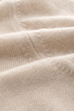 Close-up front view of Aida Barni Cashmere V-neck jumper sand melange showing fine knit pattern and soft pure cashmere texture.

Description: <p>Luxury-class essential: The Italian label AIDA BARNI processes premium cashmere in this timeless V-neck sweate