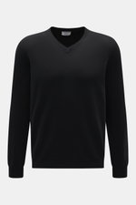 Aida Barni Cashmere V-Neck Pullover schwarz, frontal fotografiert, Regular Fit, feines Strickbild, V-Ausschnitt, Rippbündchen, reiner Cashmere, sehr weicher Griff.