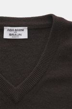 Close-up top-down view of the dark brown Aida Barni Cashmere V-neck jumper showing the fine knit pattern and ribbed cuffs.

Description: <p>Luxury-class essential: The Italian label AIDA BARNI processes premium cashmere in this timeless V-neck sweater wit