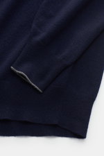 Close-up of Brunello Cucinelli Cashmere V-neck jumper navy showing fine knit fabric and narrow contrasting borders from a top-down perspective.

Additional description:  
<p>Luxurious cashmere combined with a classic design: This V-neck jumper with narrow