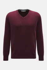 Brustansicht des Brunello Cucinelli Cashmere V-Neck Pullover bordeaux meliert mit feinem Strickbild, V-Ausschnitt und schmalen Kontrastkanten.