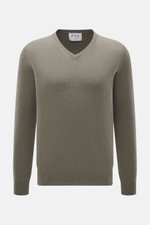 FTC Cashmere V-Neck Pullover graugrün meliert, Slim Fit, V-Ausschnitt, feines Strickbild, fair-trade Cashmere, Rippbündchen, frontal fotografiert.